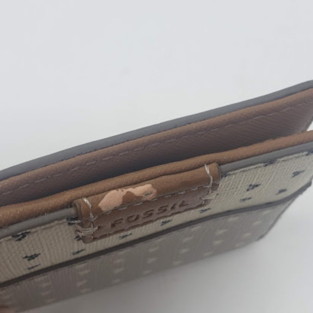 Fossil Gray And Cream Heart Pattern Wallet - image 4